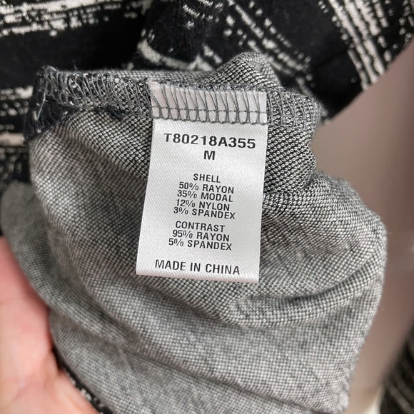 Worn Once! Tart Woman’s sweatshirt/sweater. Size medium - Picture 3 of 3